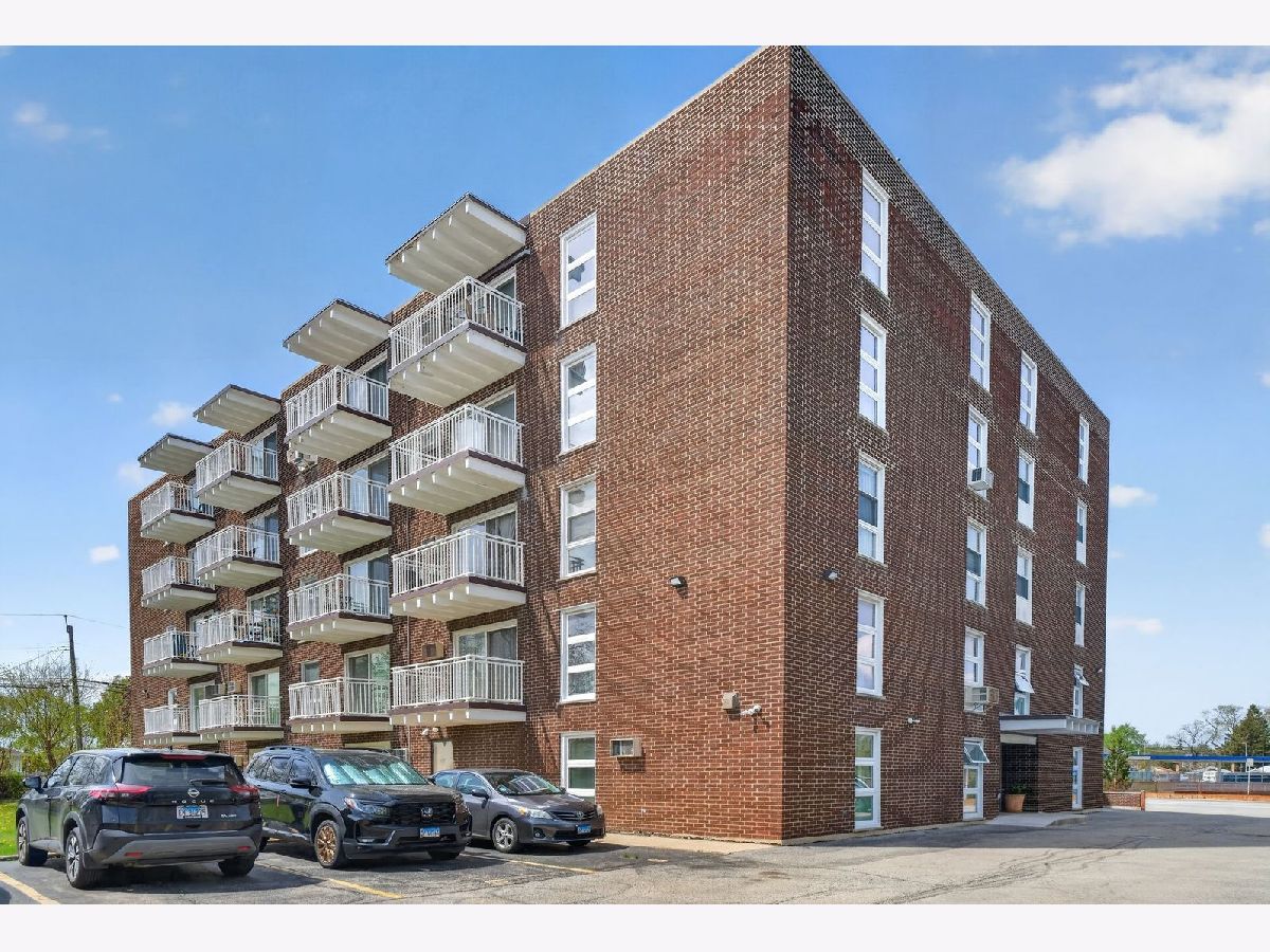  For Sale Chicago Illinois, 7225 Higgins Avenue