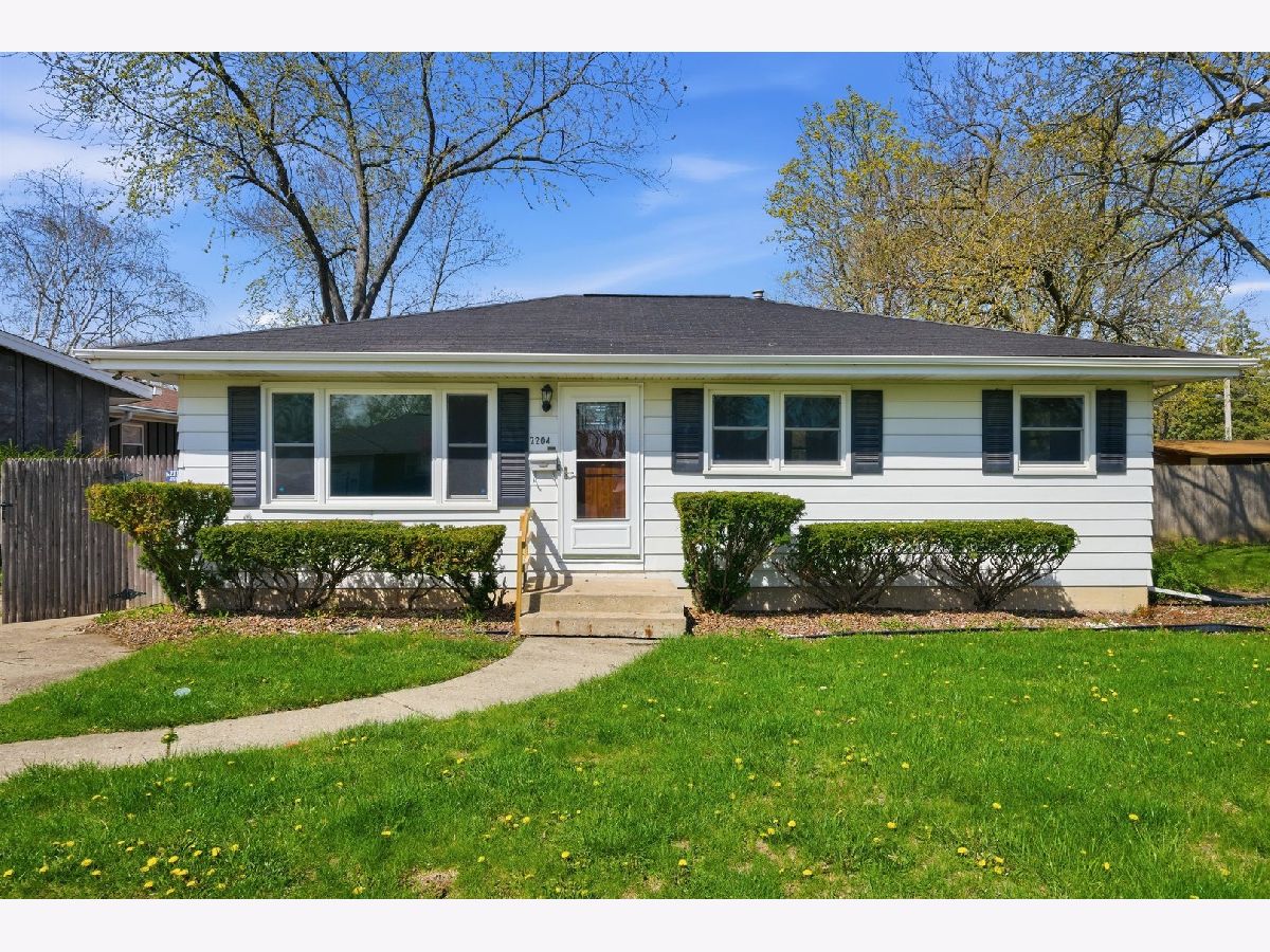  For Sale Zion Illinois, 2204 Joanna Avenue