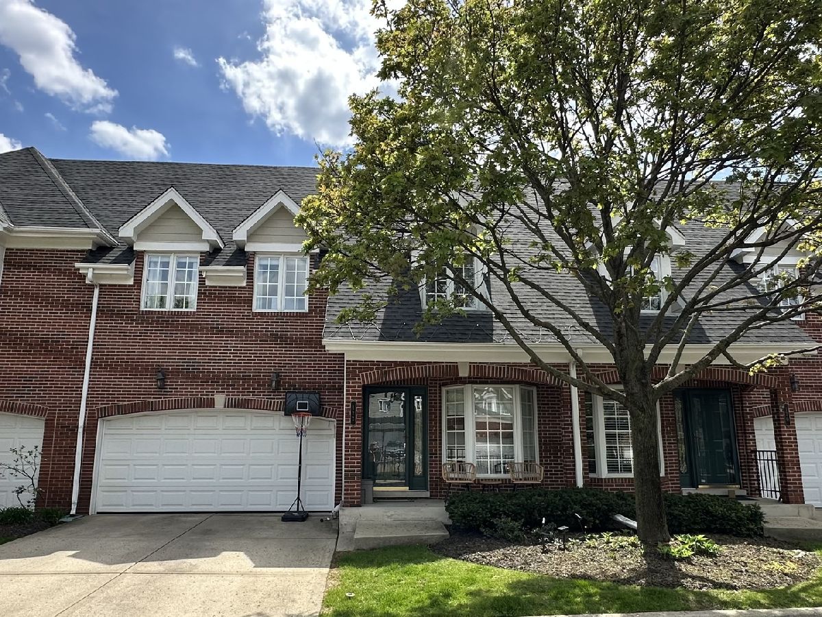 Townhomes & Condos For Sale Yorkshire Court Elmhurst Illinois, 122 Knighton Place