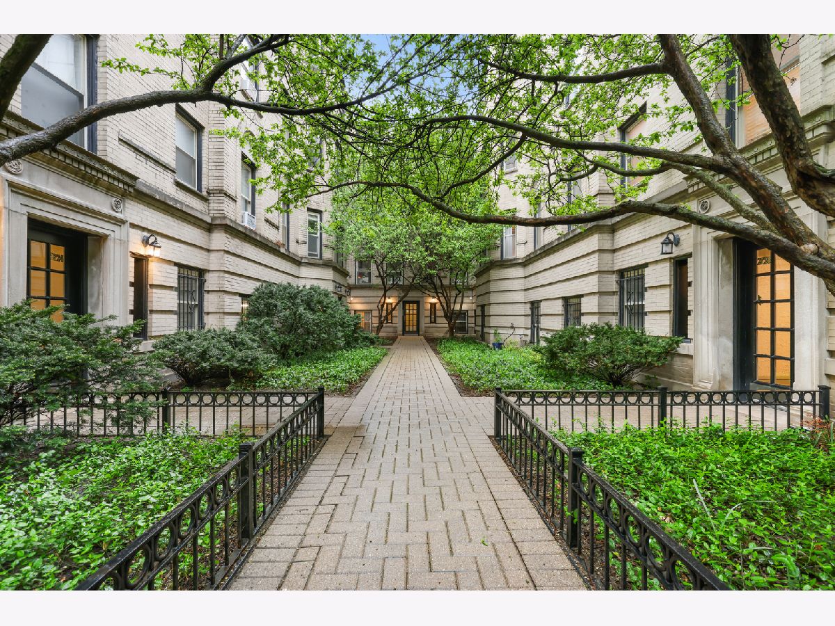  For Sale Chicago Illinois, 2730 Pine Grove Avenue