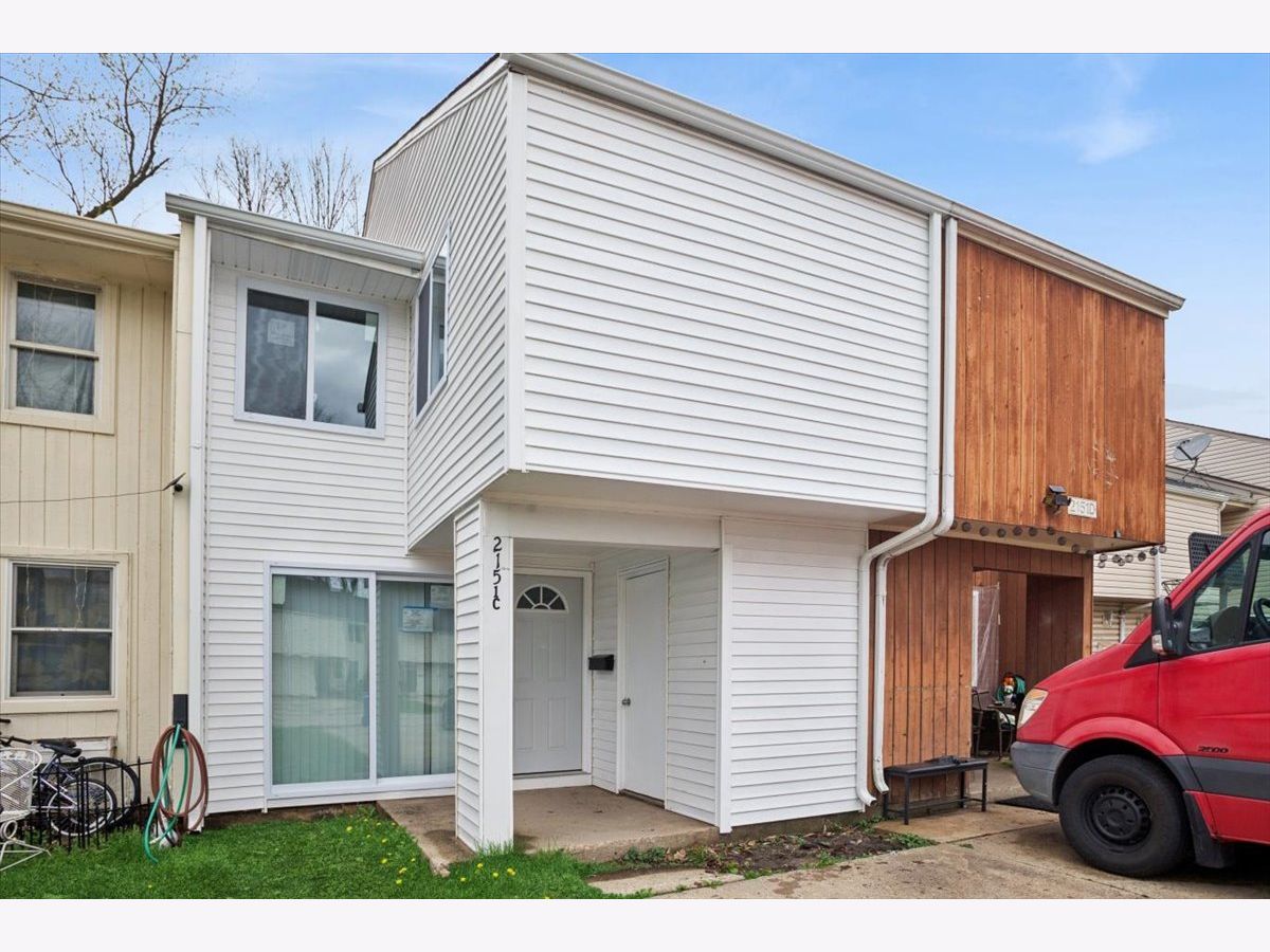  For Sale Carpentersville Illinois, 2151 Morningside Lane