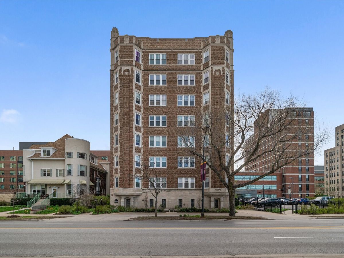 Condominiums & Homes For Sale Edgewater Beach Chicago Illinois, 6334 Sheridan Road