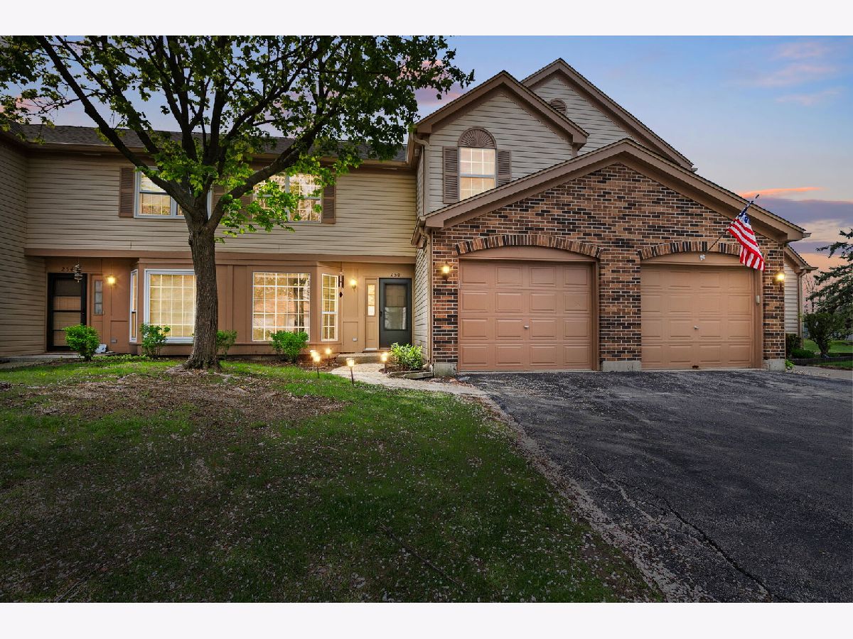 Townhomes & Homes For Sale Kensington Gurnee Illinois, 250 Wellington Circle