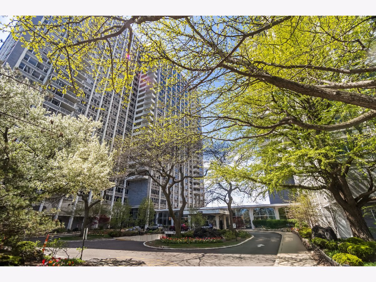 Condominiums For Sale Imperial Towers Chicago Illinois, 4250 Marine Drive