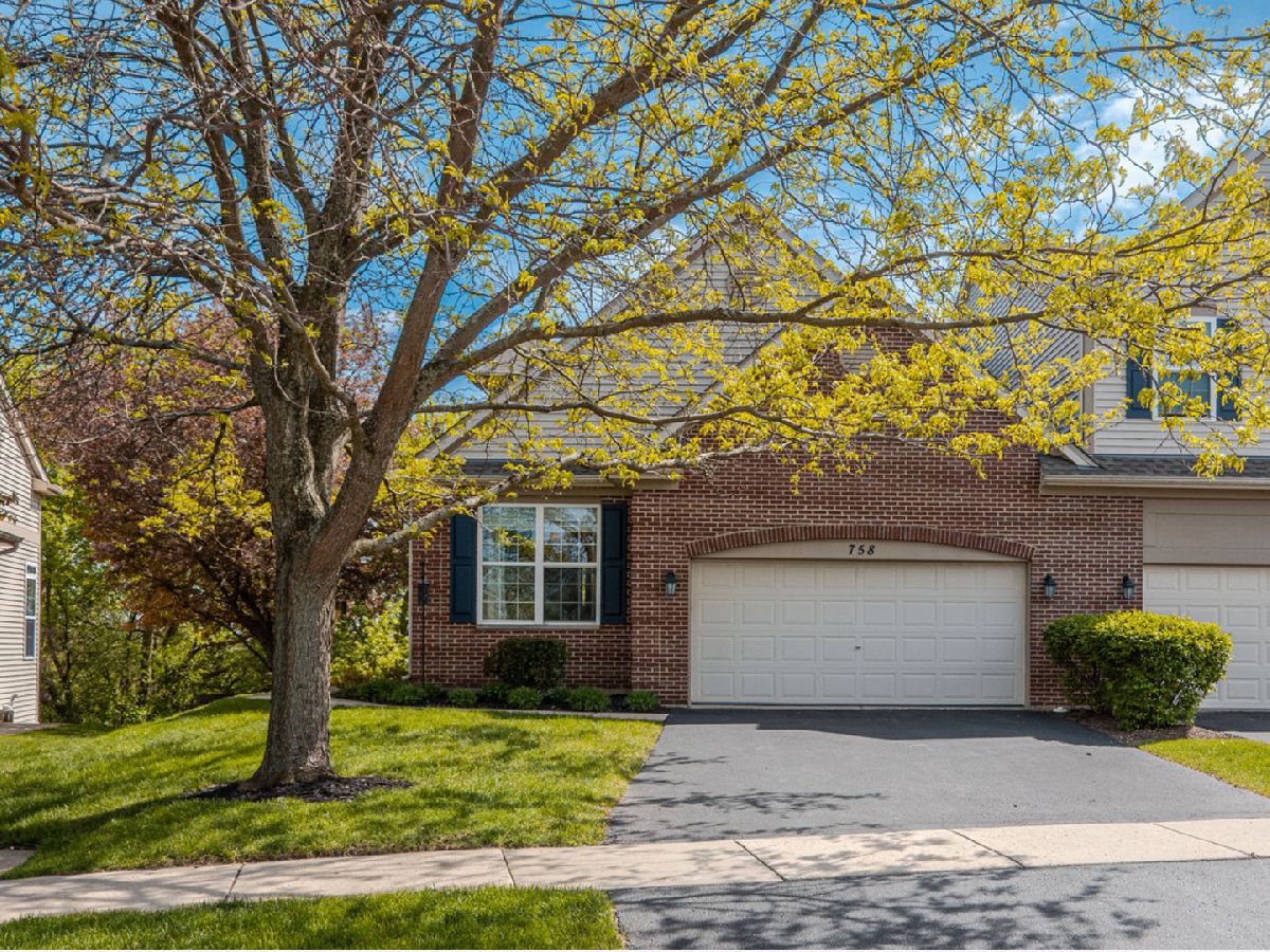 Homes & Townhomes For Sale Ashton Pointe Crystal Lake Illinois, 758 Oak Hollow Drive
