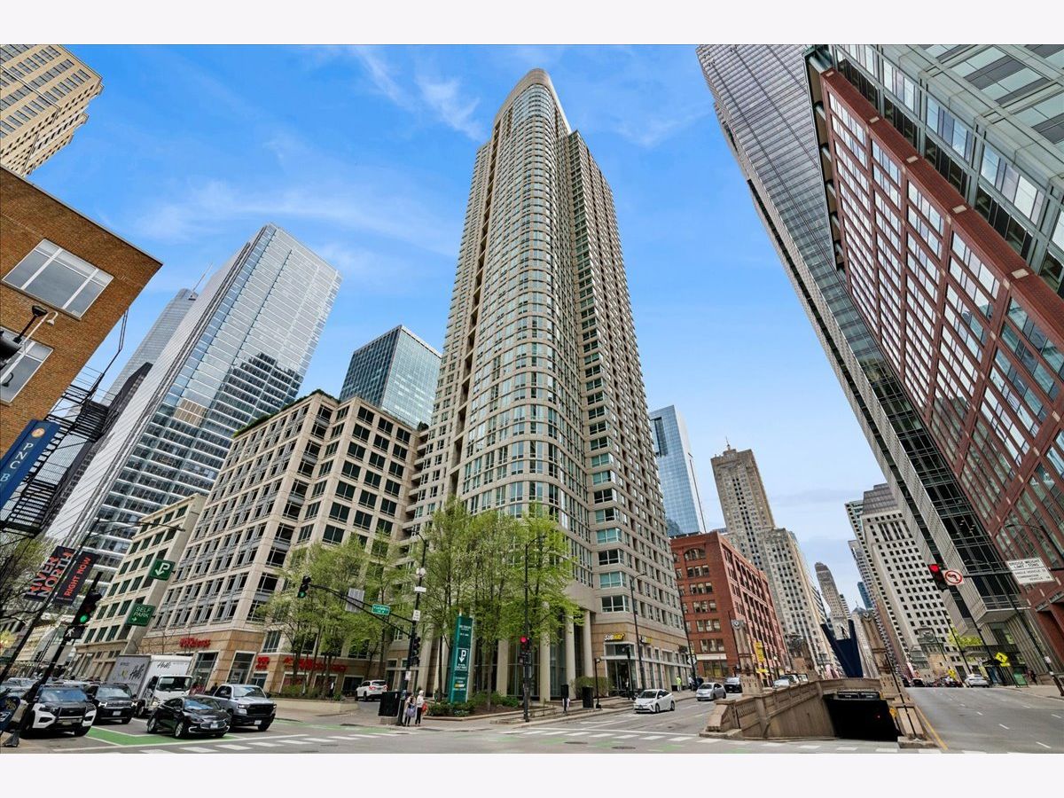  For Sale Chicago Illinois, 345 Lasalle Drive