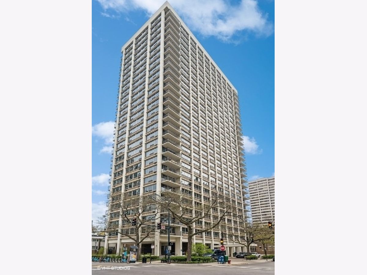 Condominiums Rented Sandburg Chicago Illinois, 88 Schiller