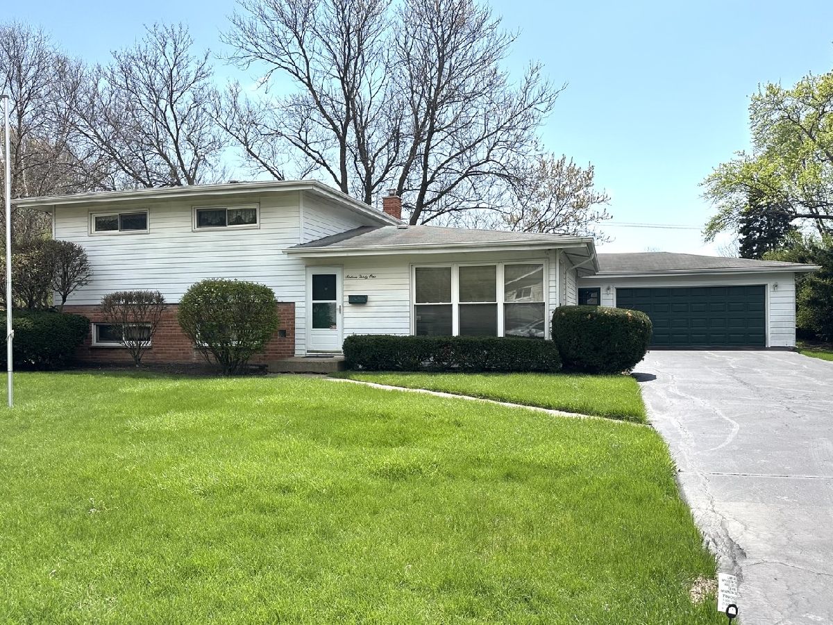  For Sale Deerfield Illinois, 1631 Garand Drive