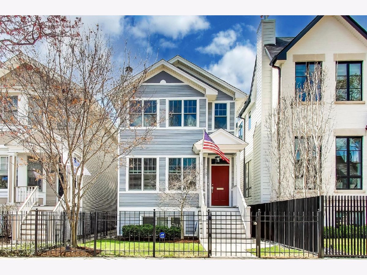 For Sale Chicago Illinois, 2720 Magnolia Avenue