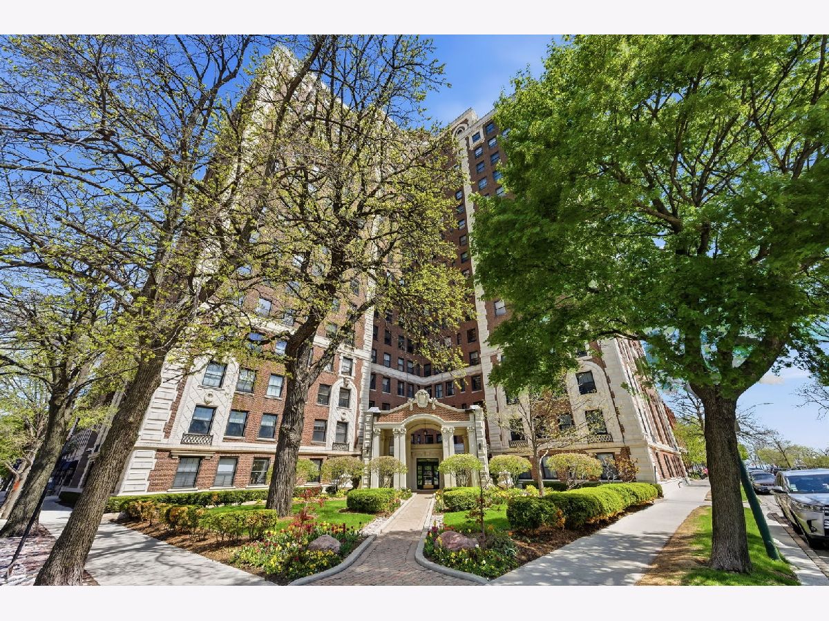  For Sale Chicago Illinois, 5555 Everett Avenue