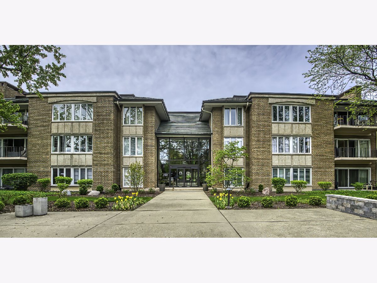  For Sale Oak Brook Illinois, 2 Oak Brook Club Drive