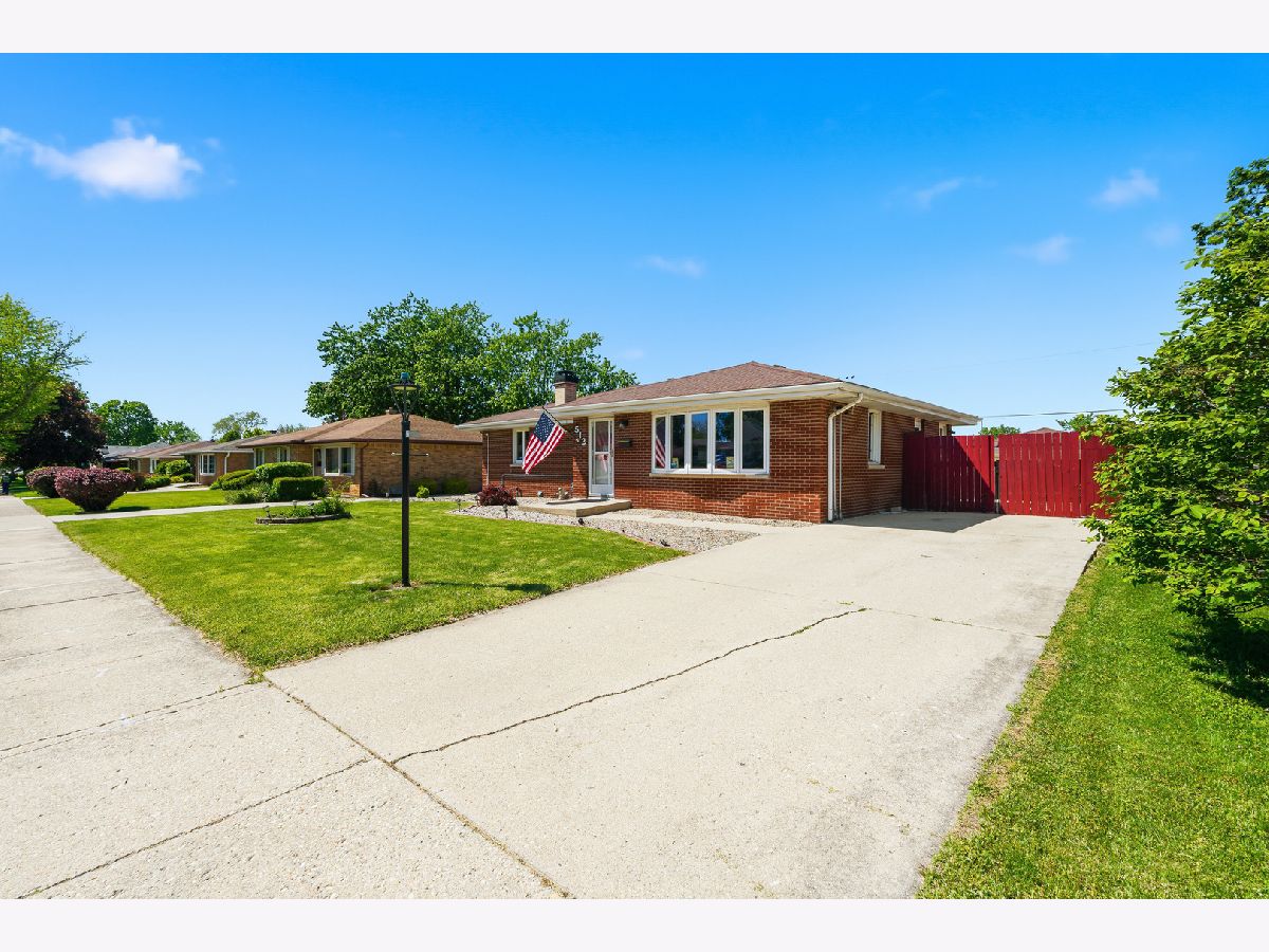  For Sale Crest Hill Illinois, 512 Chaney Street