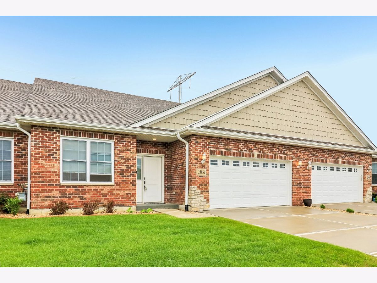 Homes & Townhomes For Sale Sunset Lakes Manhattan Illinois, 23952 Ann Court