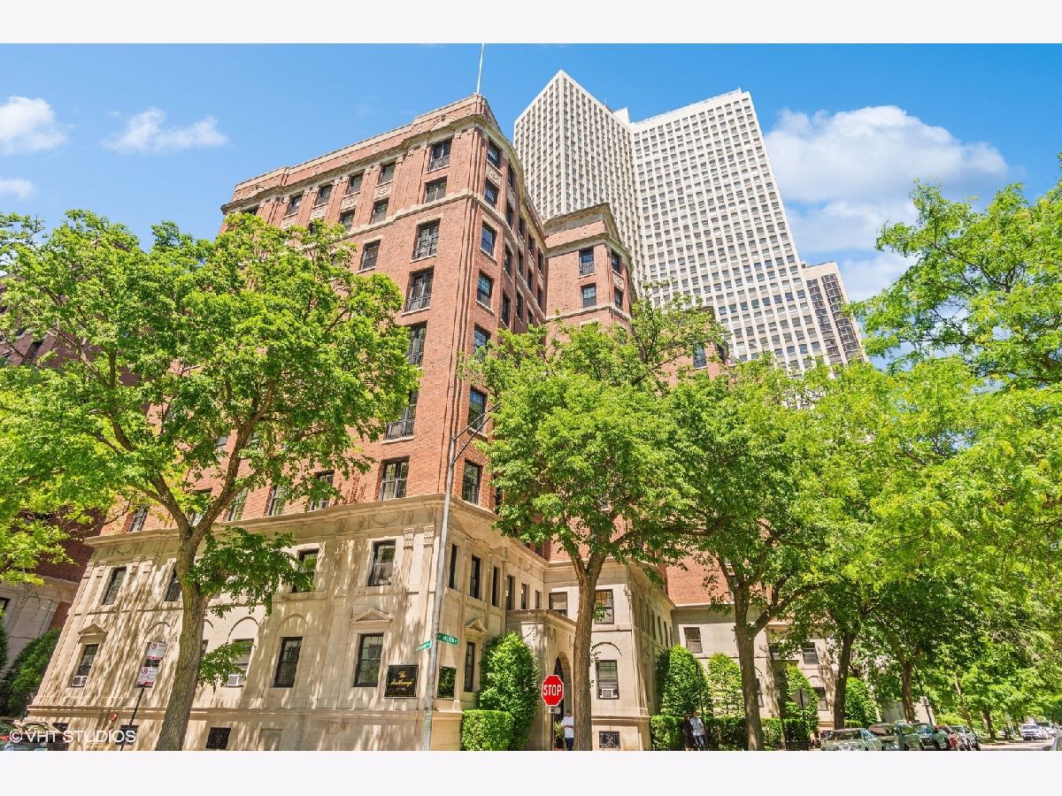  For Sale Chicago Illinois, 2608 Lakeview Avenue