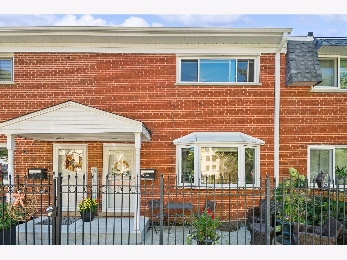  Rented Chicago Illinois, 1607 Sunnyside