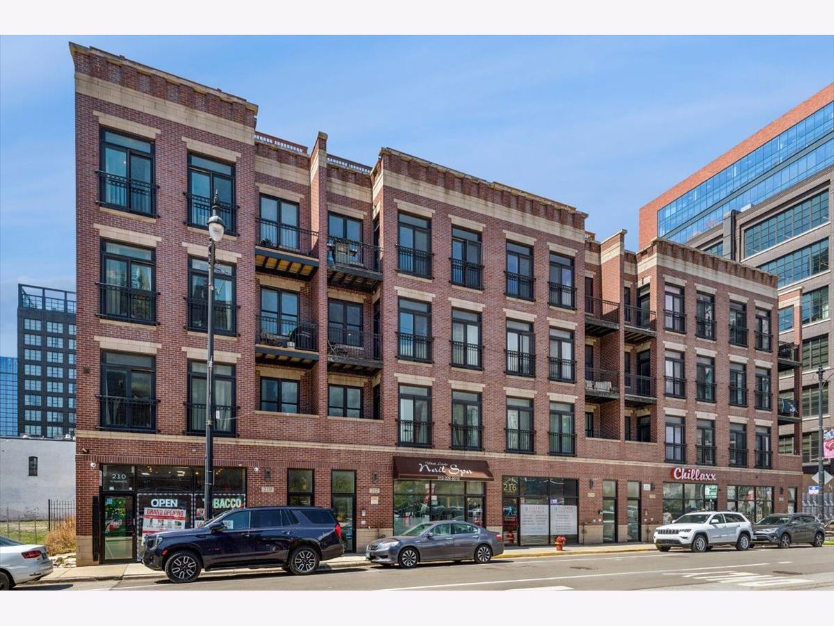  For Sale Chicago Illinois, 210 Halsted Street