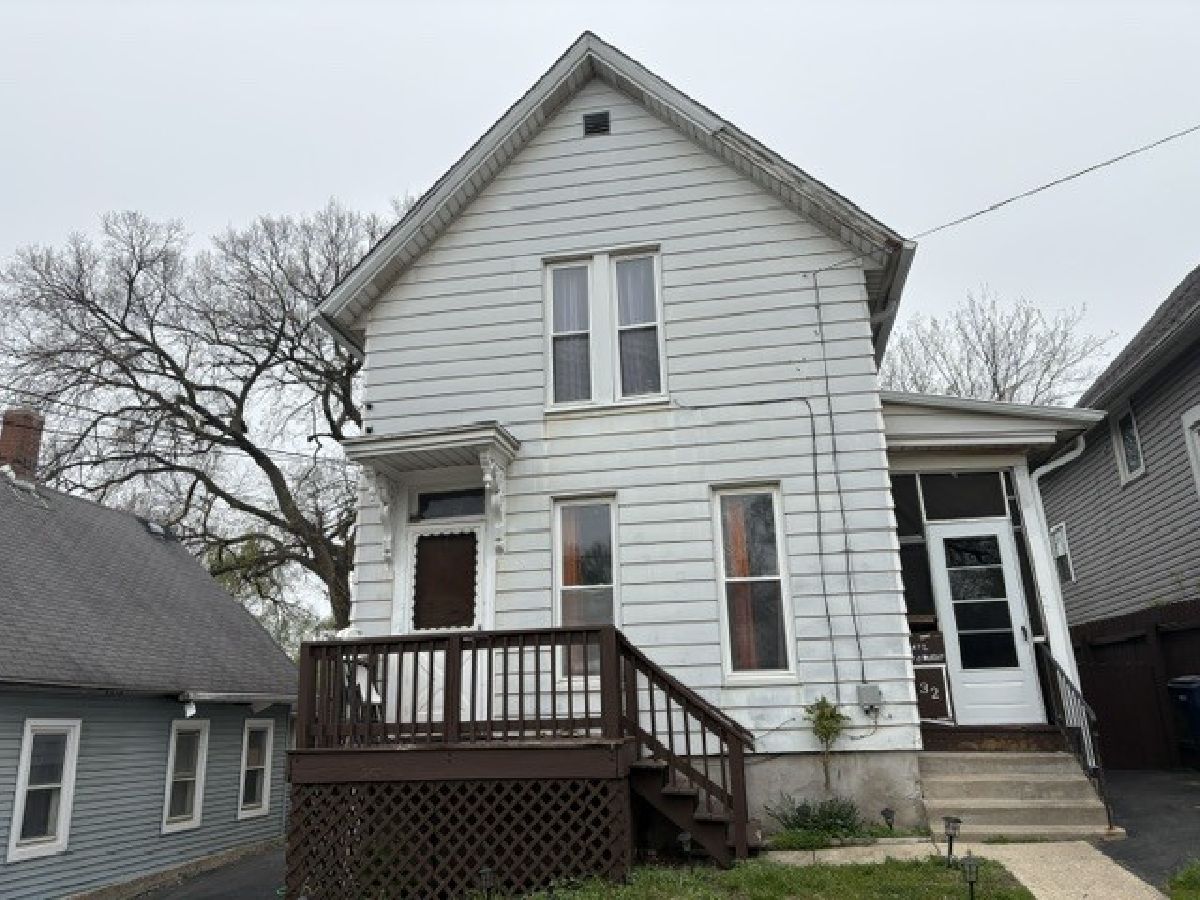  For Sale Elgin Illinois, 32 Daniels Avenue
