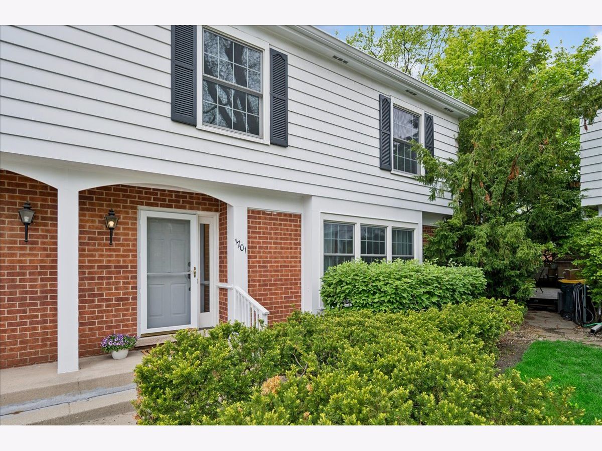  Sold Northfield Illinois, 1701 Colonial
