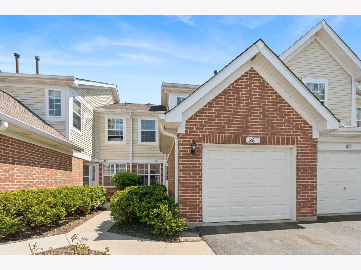 Townhomes & Condos For Sale Turnberry Manor Roselle Illinois, 261 Ashbury Lane