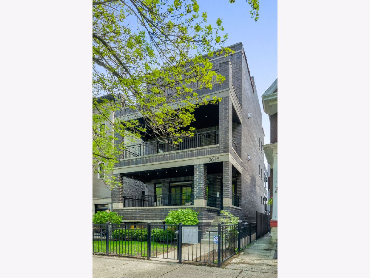  For Sale Chicago Illinois, 3645 Damen Avenue