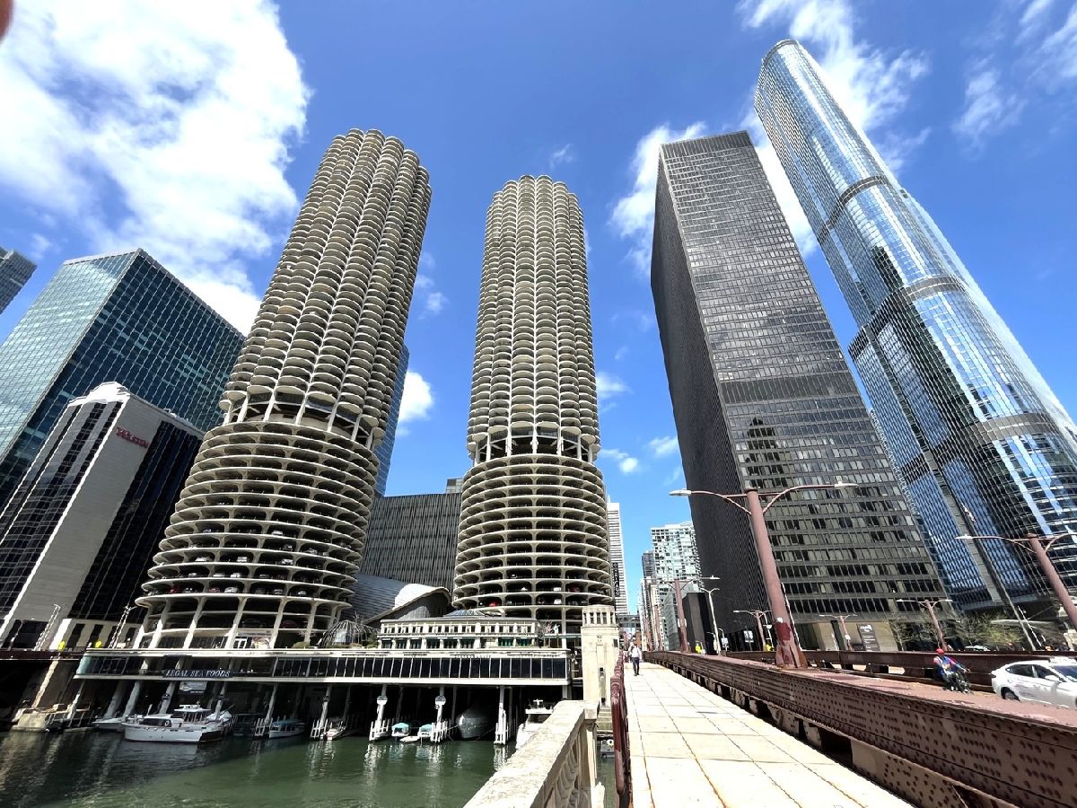 For Sale Chicago Illinois, 300 State Street