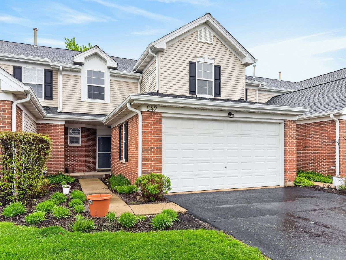  For Sale Mchenry Illinois, 642 Legend Lane
