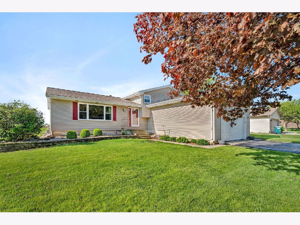 Homes For Sale Vaughndale Kankakee Illinois, 2062 Garden Drive