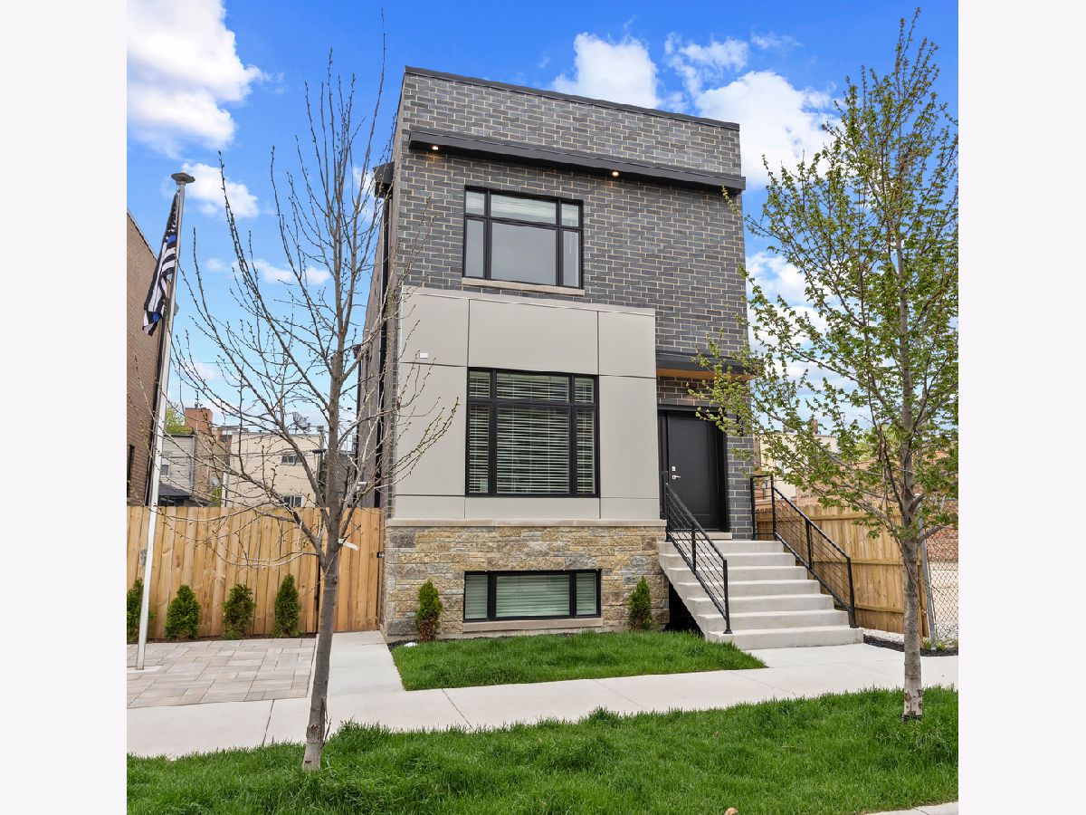 Townhomes & Condos & Homes For Sale Armour Square Chicago Illinois, 3231 Shields Avenue