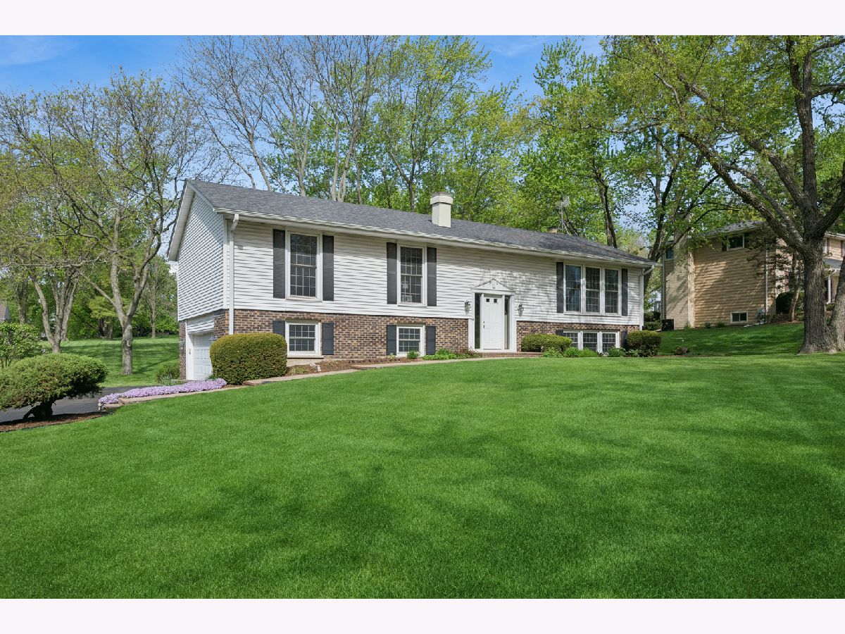 Homes For Sale Fairhaven Barrington Illinois, 21226 Woodland Avenue