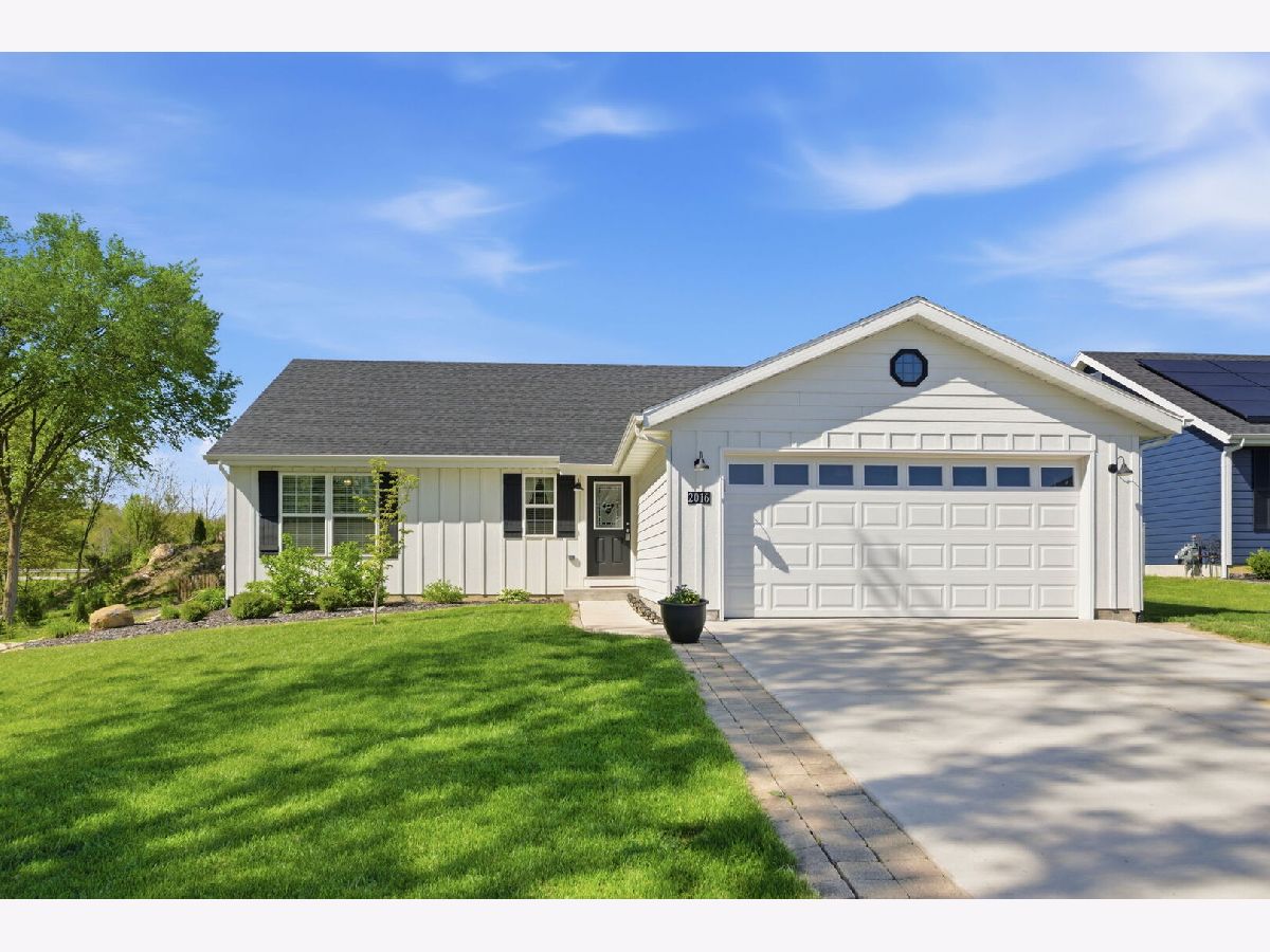  For Sale Morris Illinois, 2016 Red Willow Road