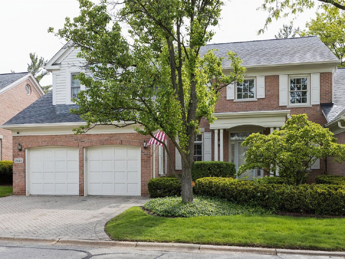 Townhomes & Homes For Sale Westchester Club Westchester Illinois, 2533 Chesapeake Place