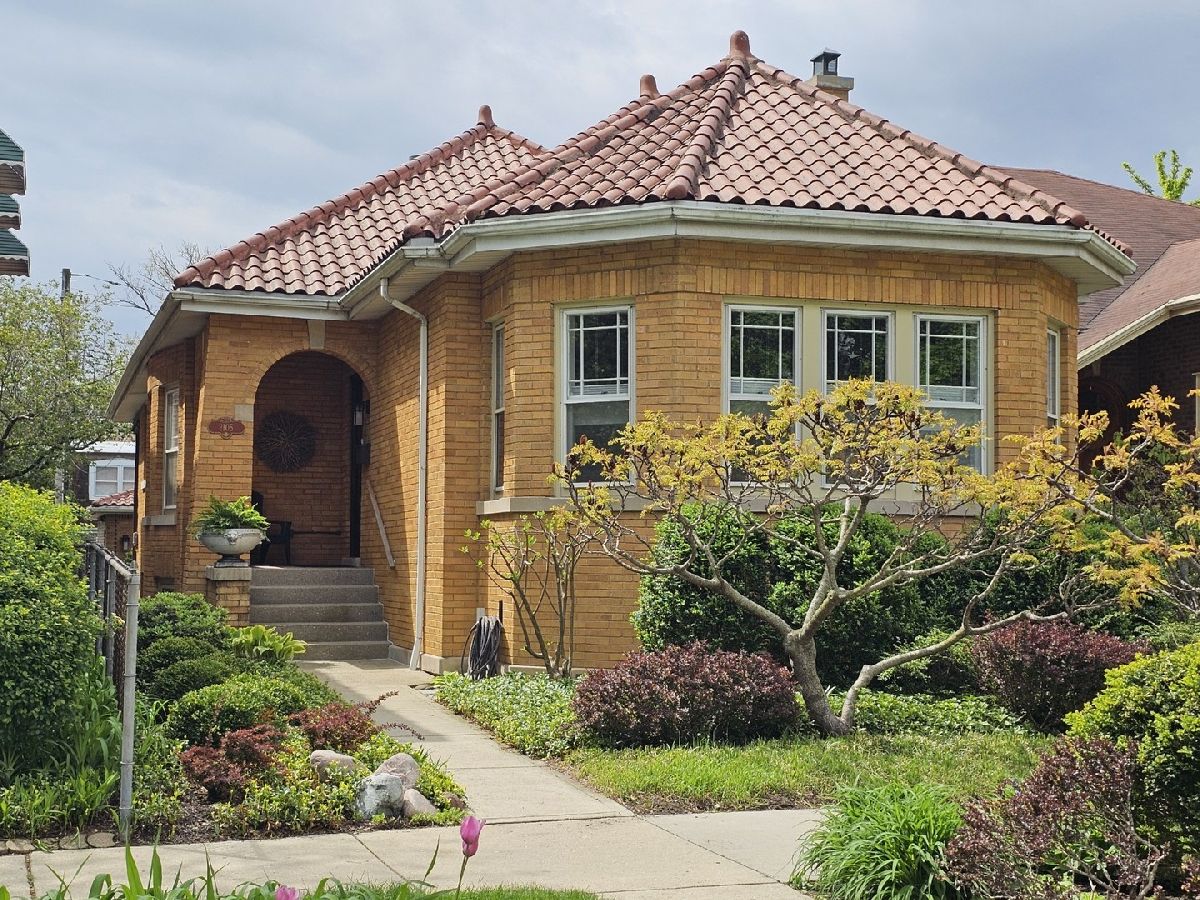  Sold Chicago Illinois, 2105 Lunt