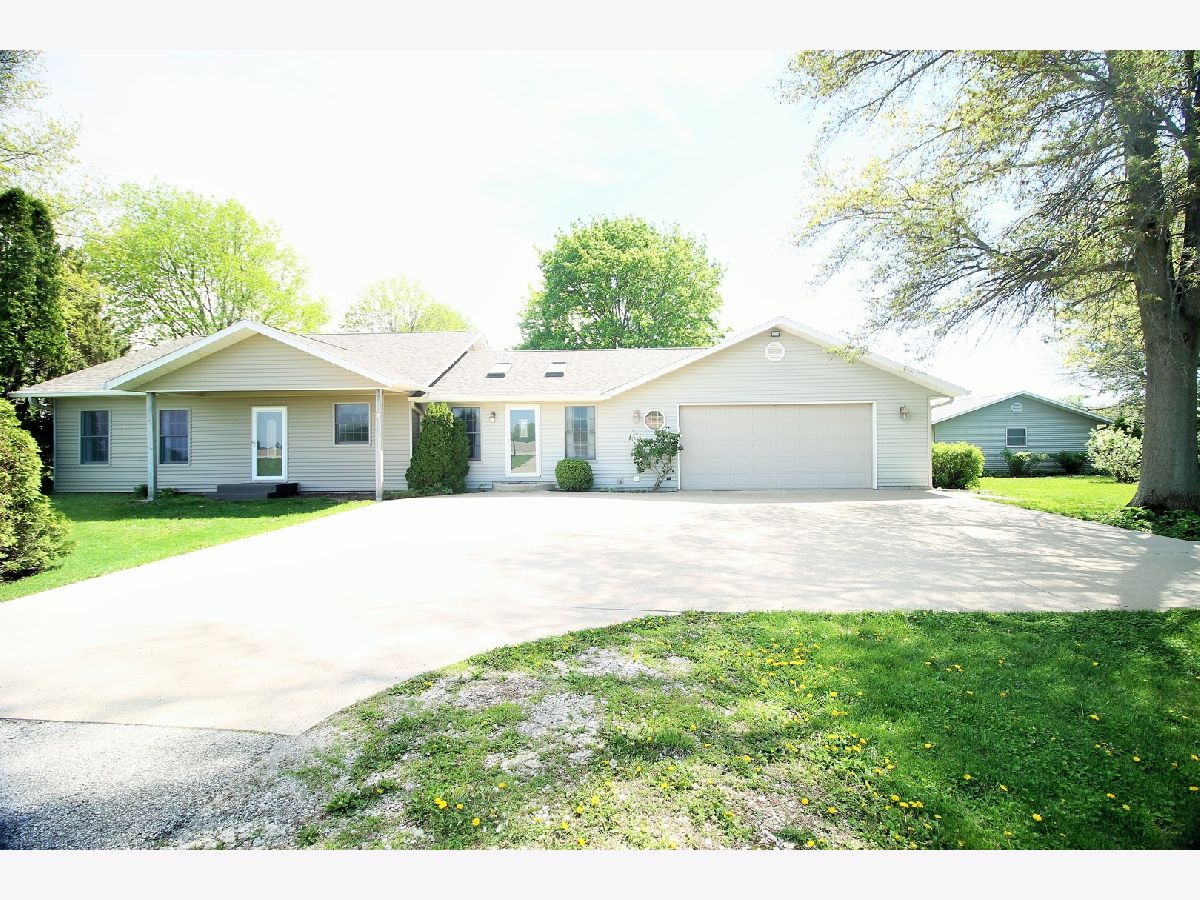 Homes For Sale Talbots Geneseo Illinois, 10093 Wolf Road
