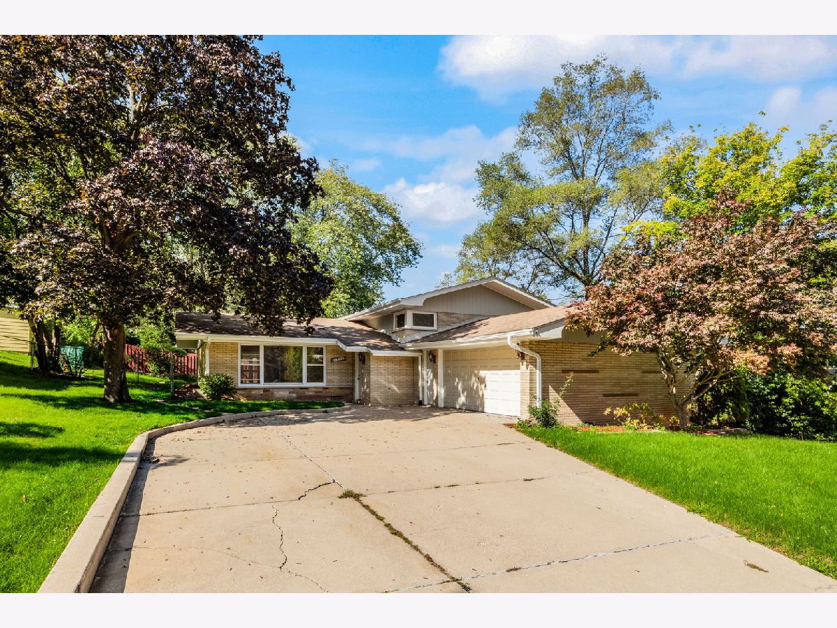  For Sale Hickory Hills Illinois, 8746 81st Court