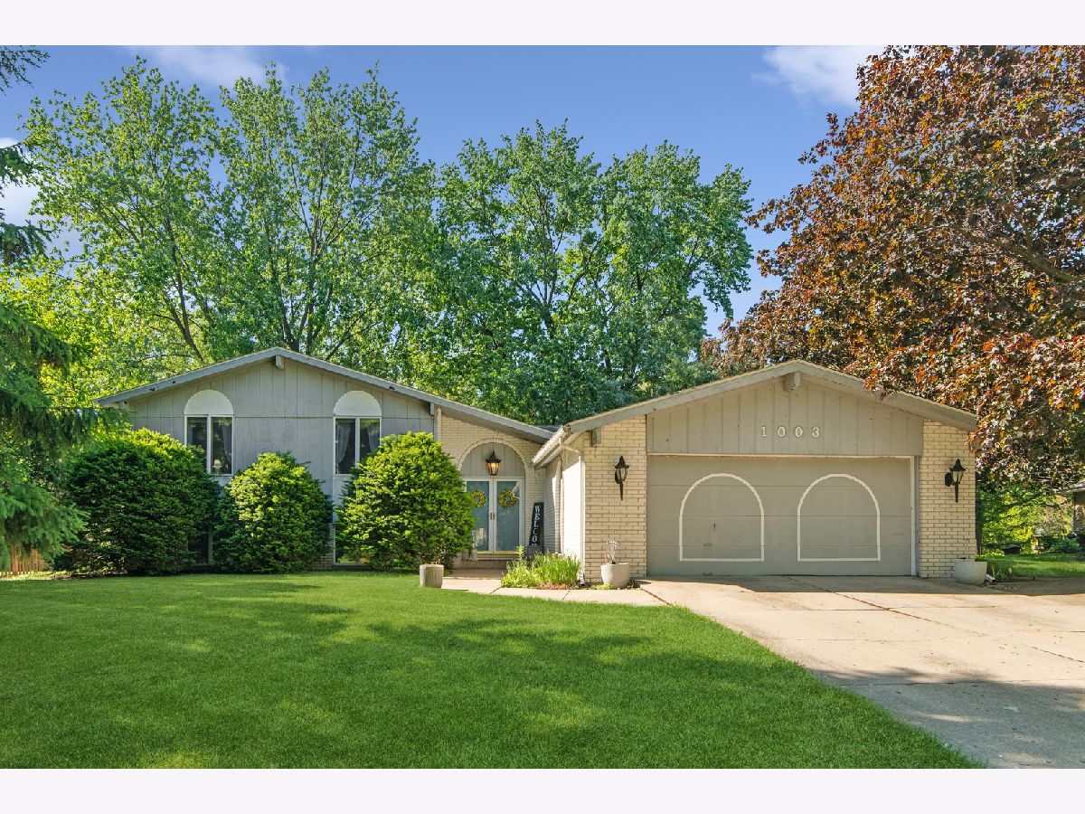  For Sale Shorewood Illinois, 1003 Country Drive