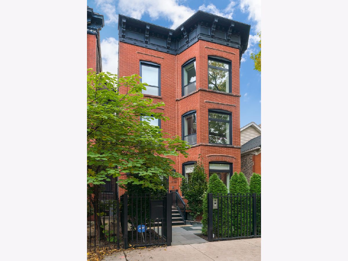  For Sale Chicago Illinois, 2119 Kenmore Avenue