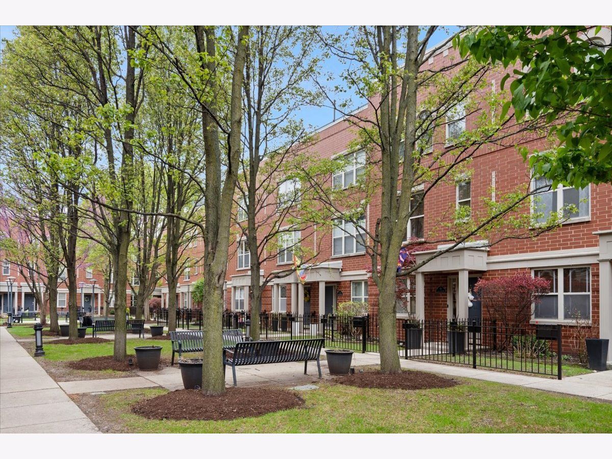 Townhomes For Sale Greenview On The Park Chicago Illinois, 4646 Greenview Avenue