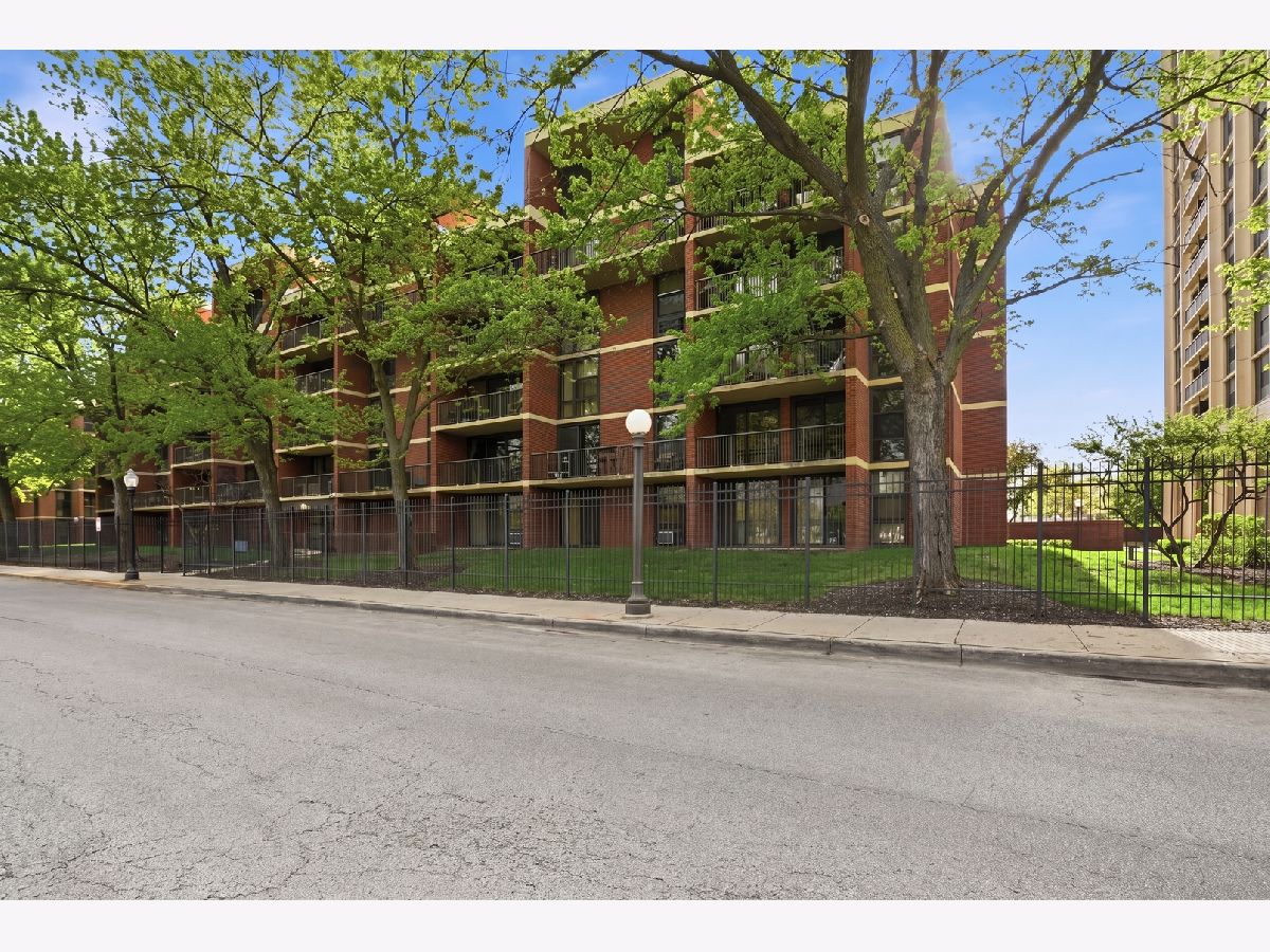 Condos & Townhomes For Sale South Commons Chicago Illinois, 3021 Michigan Avenue