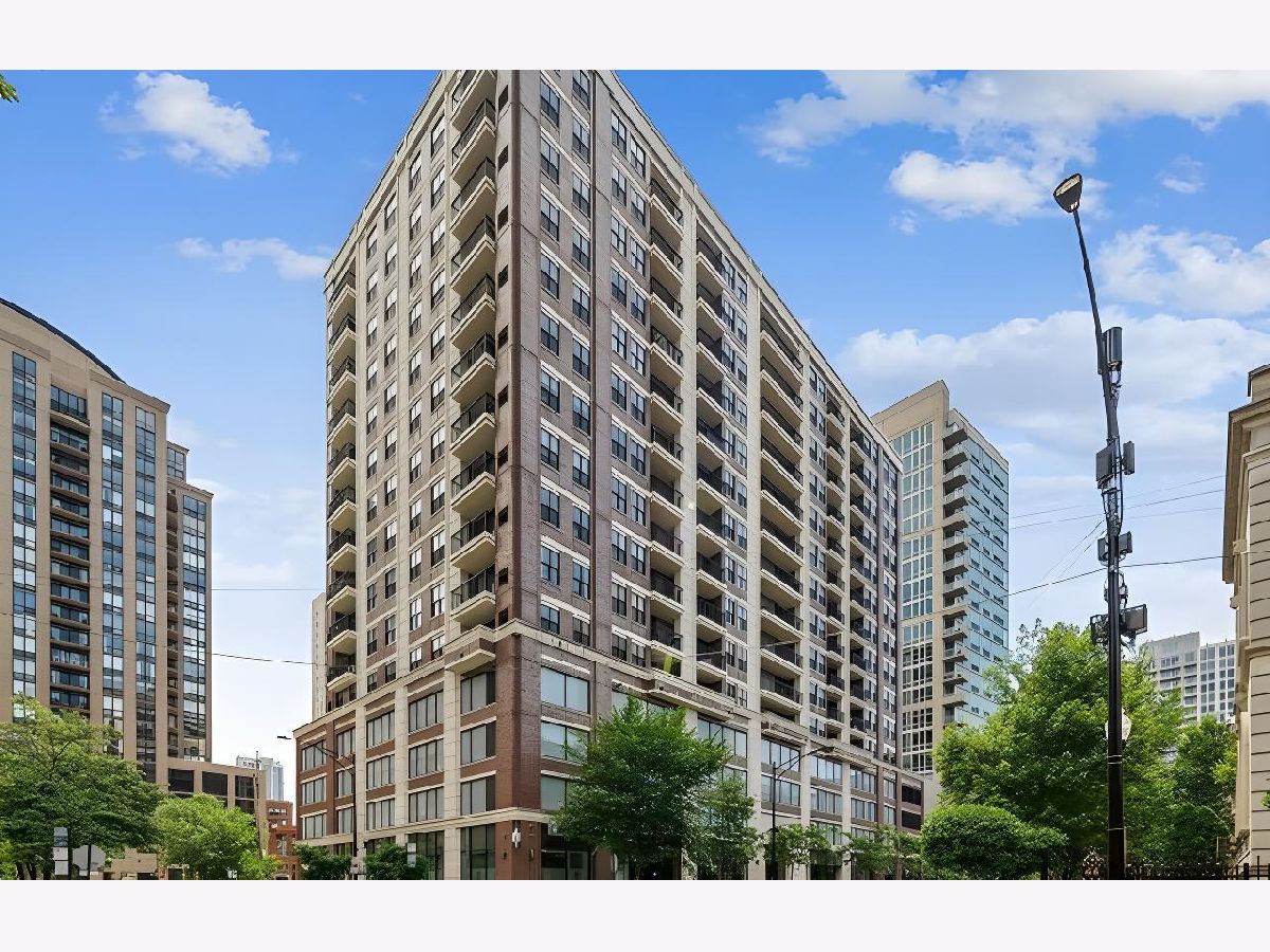 Condos & Townhomes & Homes Sold River North Chicago Illinois, 451 Huron
