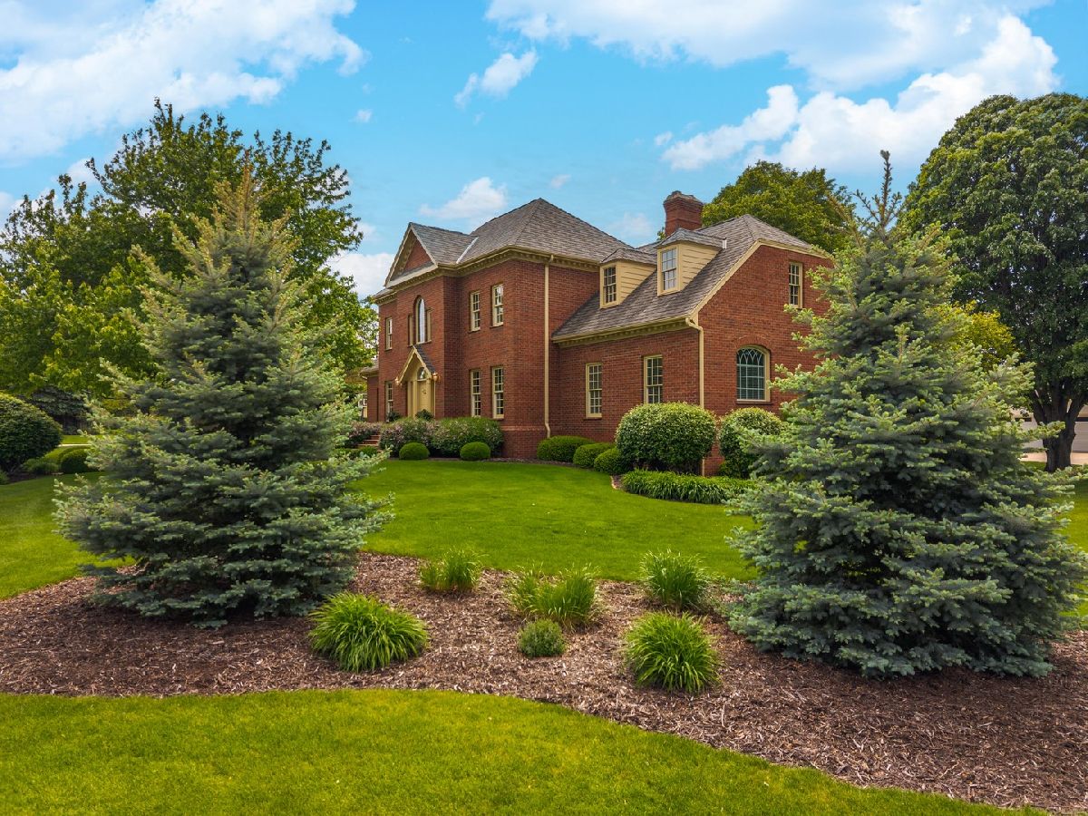 Homes & Condos & Townhomes For Sale Hawthorne Hills Bloomington Illinois, 3301 Wisteria Lane