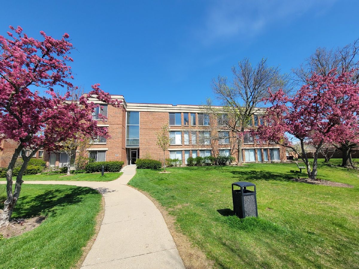 Condos & Townhomes & Homes Sold Coromandel Deerfield Illinois