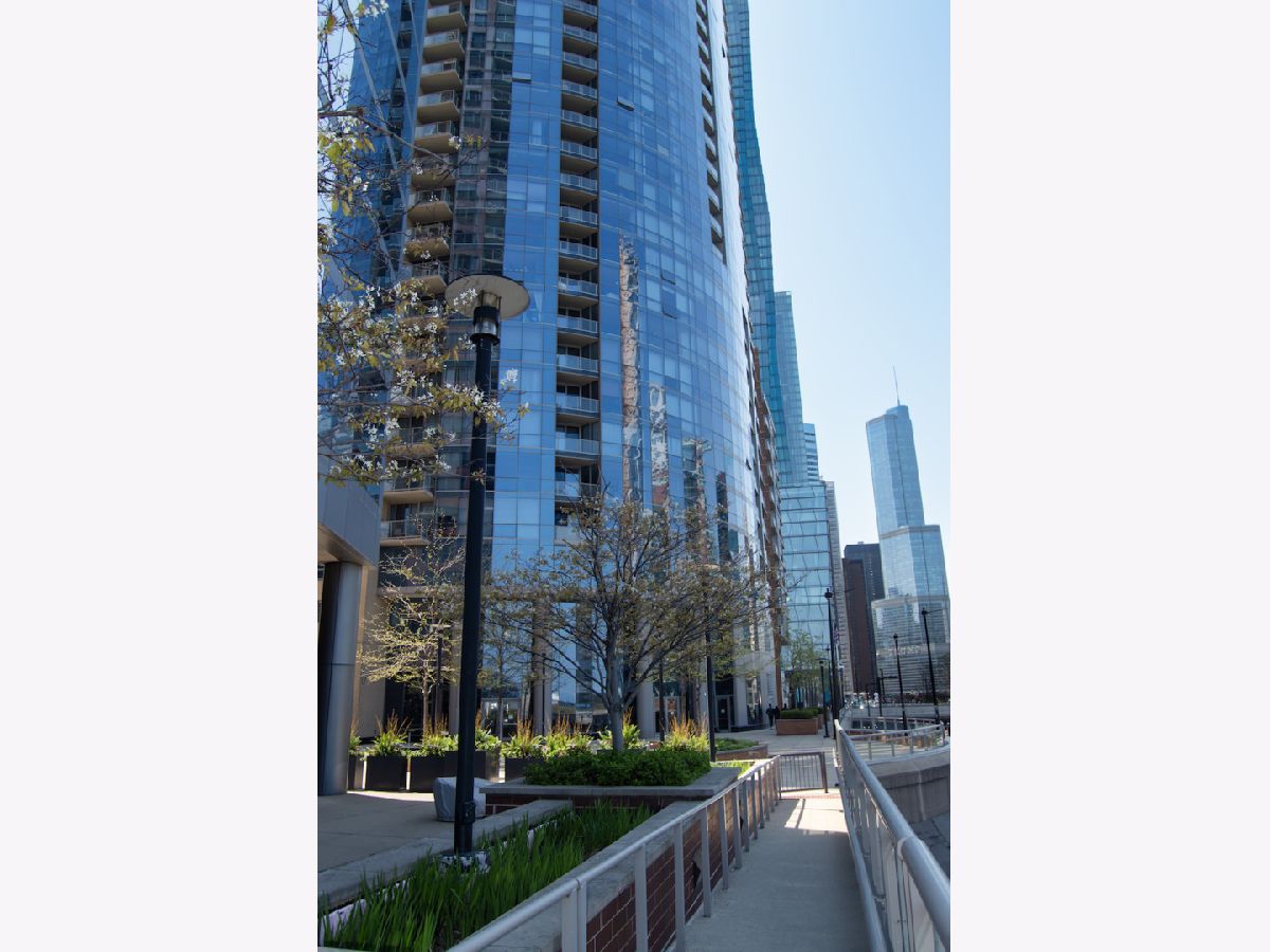 Condominiums For Sale Regatta Chicago Illinois, 420 Waterside Drive