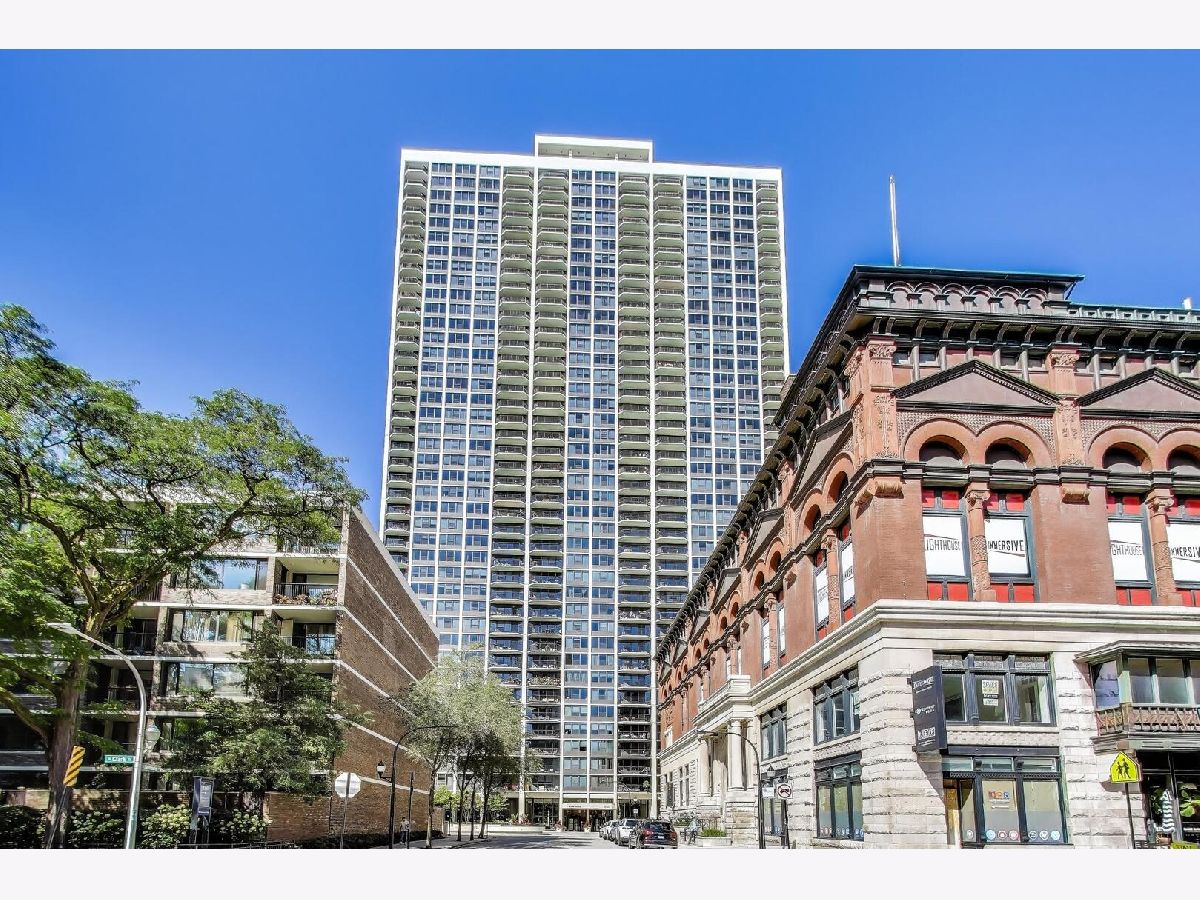 Condos & Townhomes For Sale Sandburg Village Chicago Illinois, 1560 Sandburg Terrace