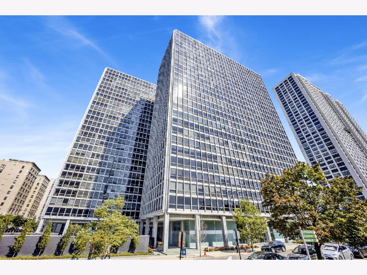 Condominiums Rented Commonwealth Plaza Chicago Illinois, 340 Diversey