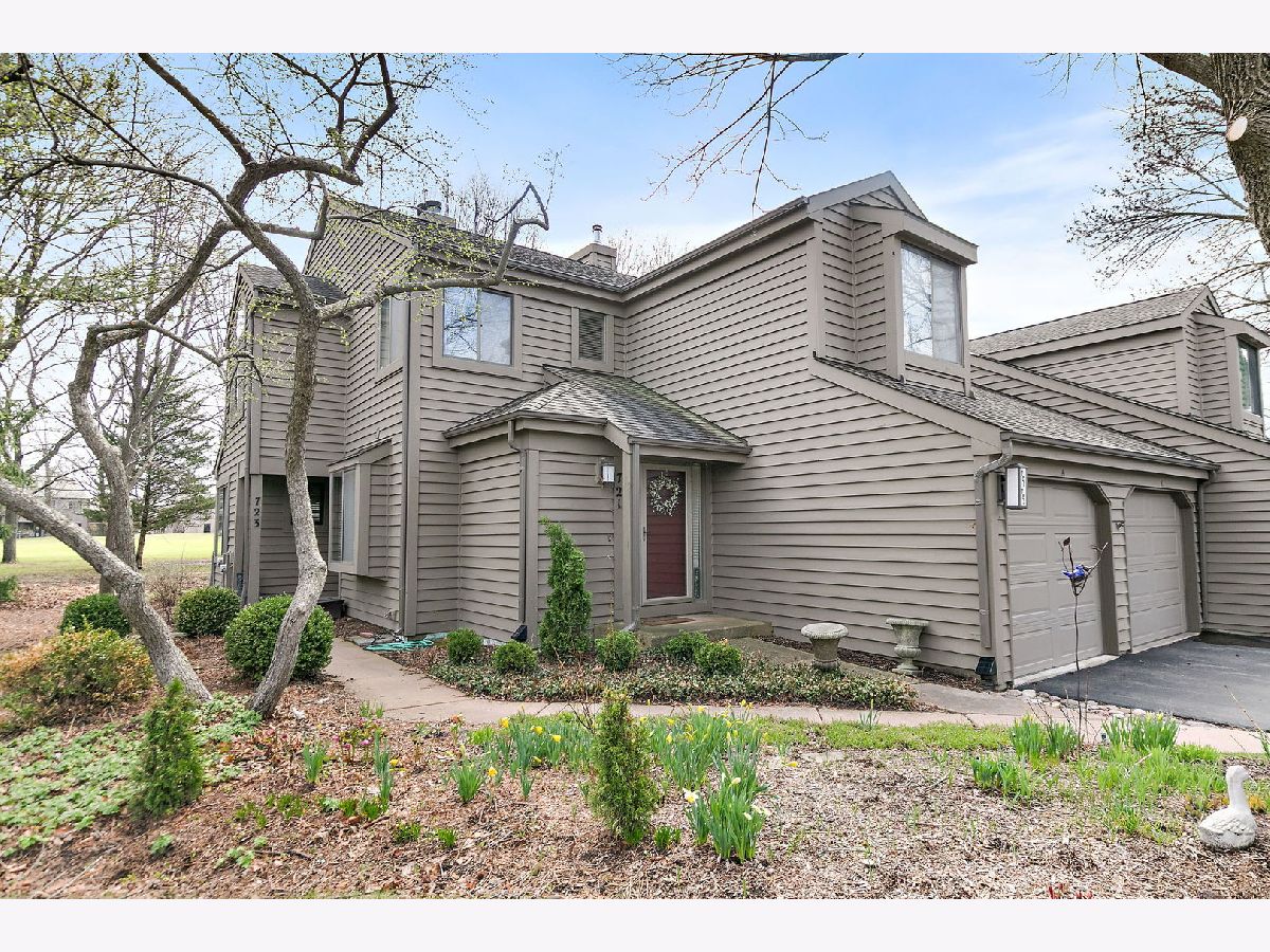 Townhomes & Condos For Sale Lake Barrington Shores Lake Barrington Illinois, 723 Golf Lane