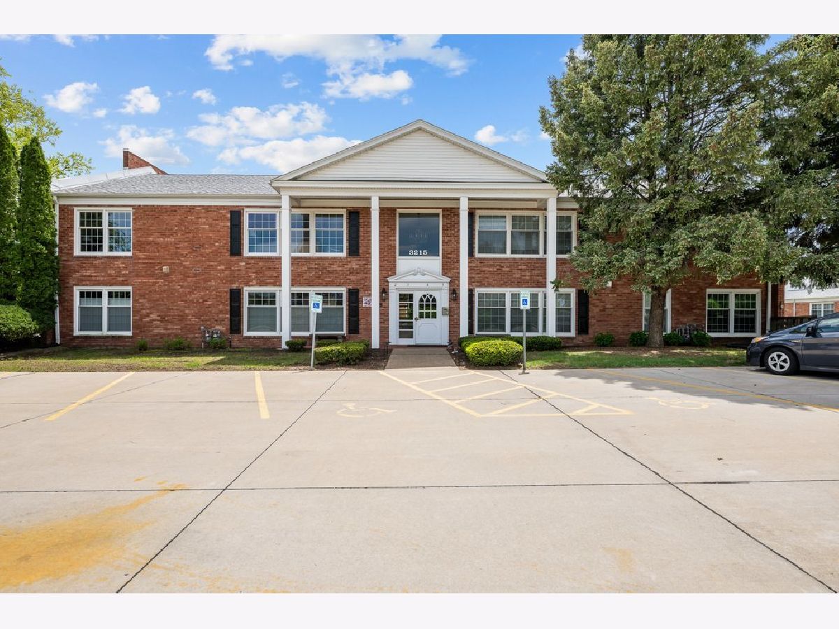 Condos & Townhomes For Sale The Carriage Club Condos Davenport Iowa, 3215 Locust Street