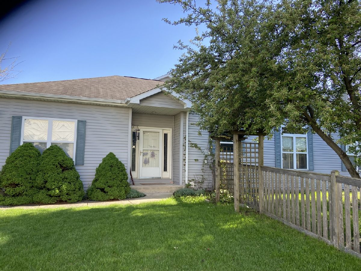 Homes & Townhomes For Sale Morgan Crossing Oswego Illinois, 586 Chestnut Drive