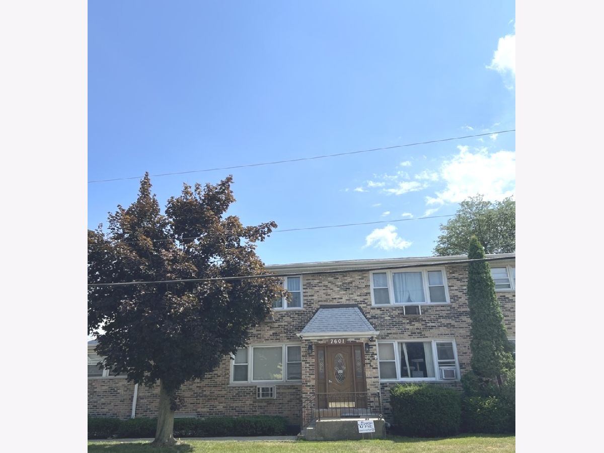  For Rent Justice Illinois, 7601 Banks