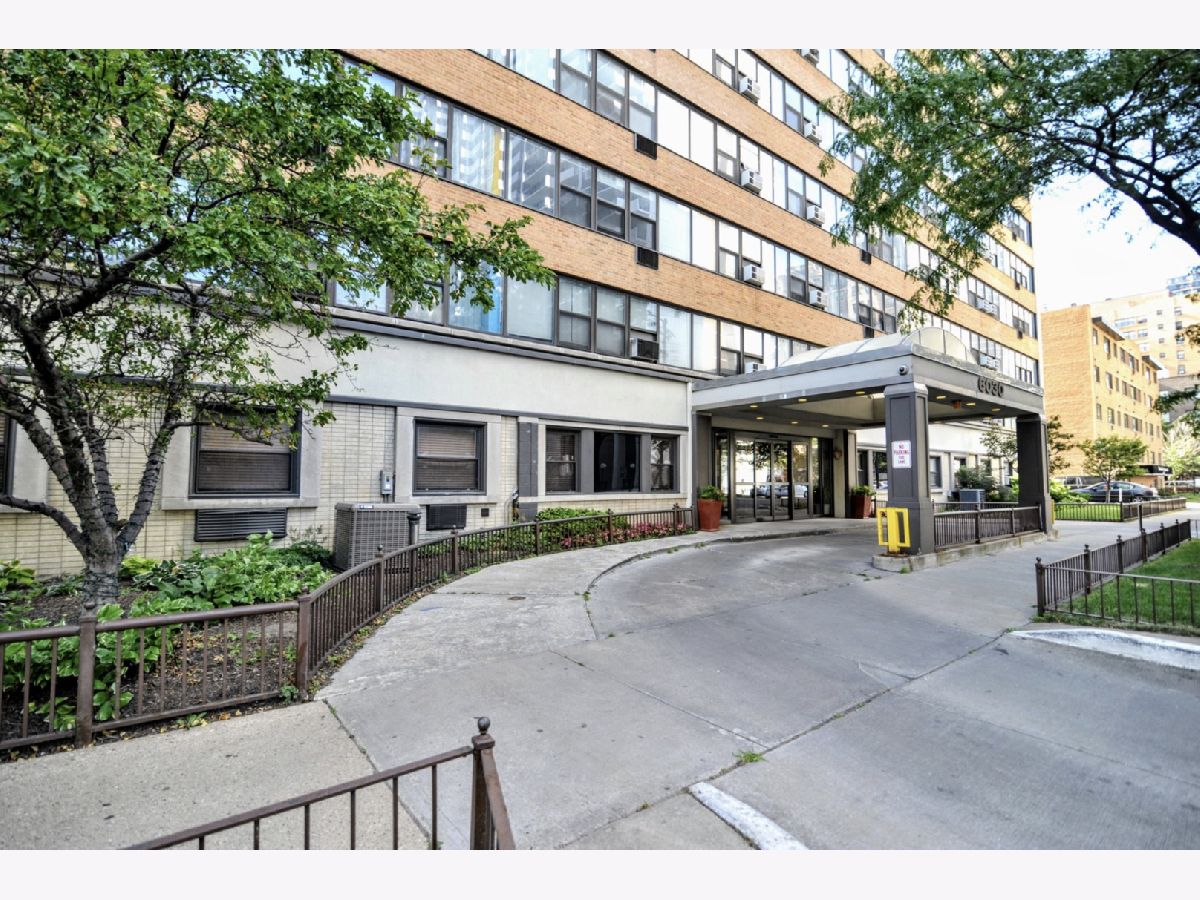  For Sale Chicago Illinois, 6030 Sheridan Road