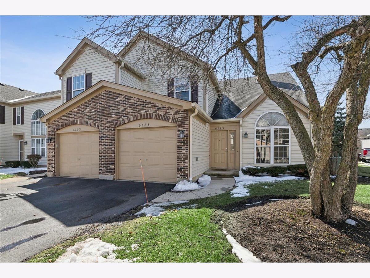 Townhomes & Condos & Homes For Sale Stonebrook Gurnee Illinois, 6763 Roanoake Court